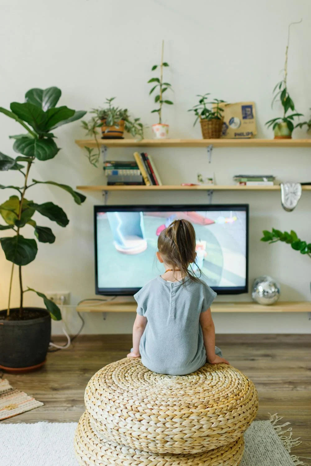 How to Balance Screen Time and Outdoor Play for Kids This Summer